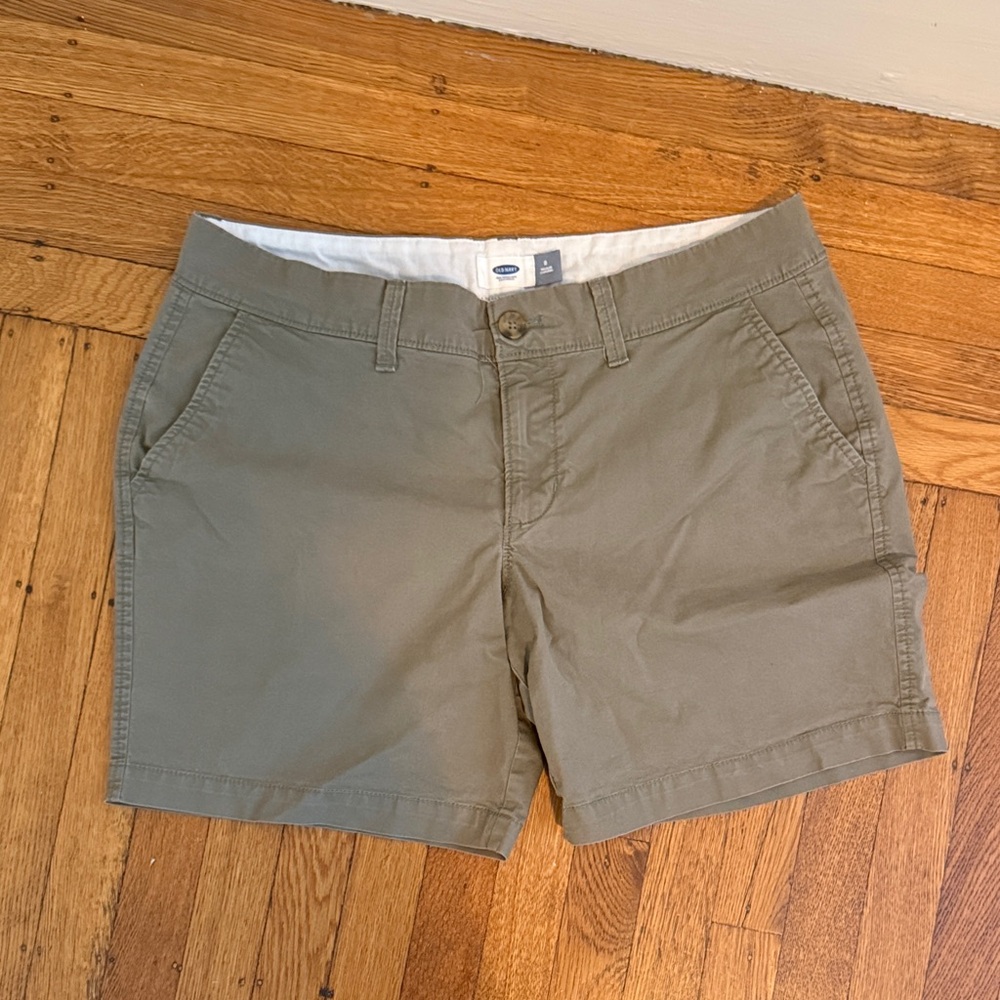 💕 Old Navy Olive Women's Bermudas
